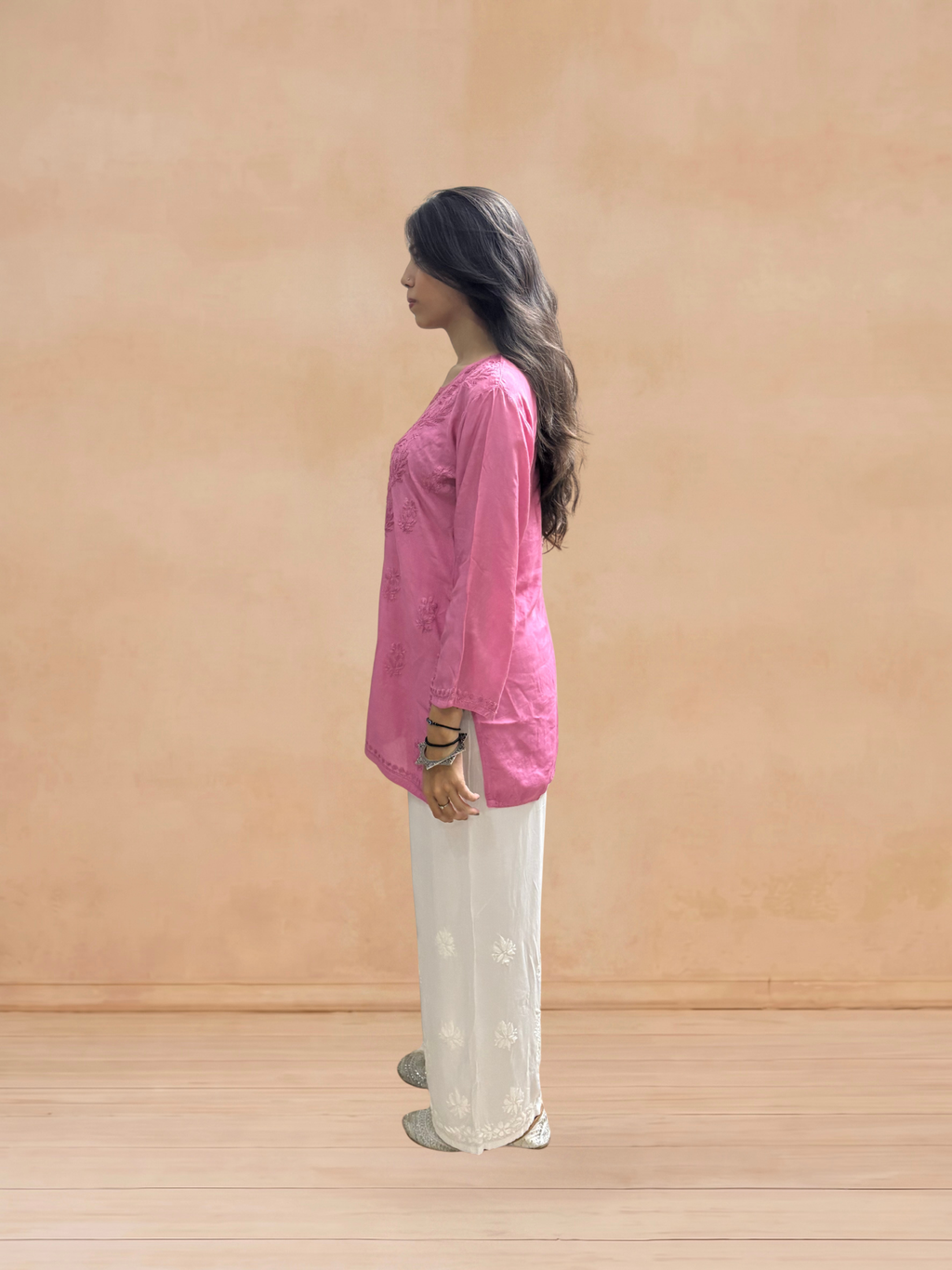 Muslin Chikankari Solid Women's Short Kurta - Pink