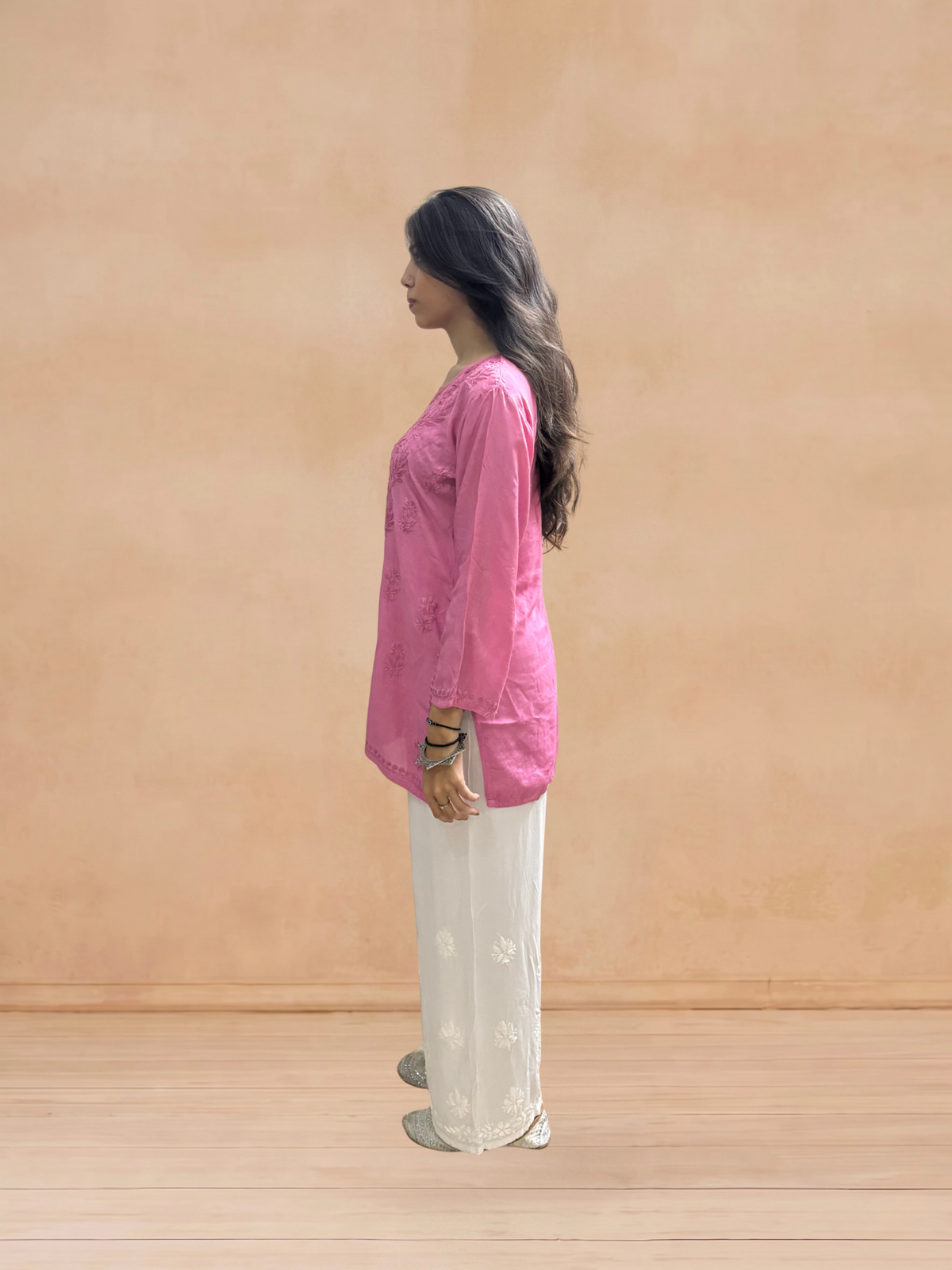 Muslin Chikankari Solid Women's Short Kurta - Pink
